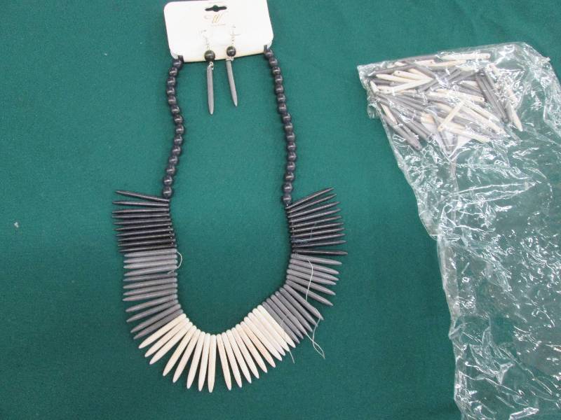 Necklace with matching earrings, ne...