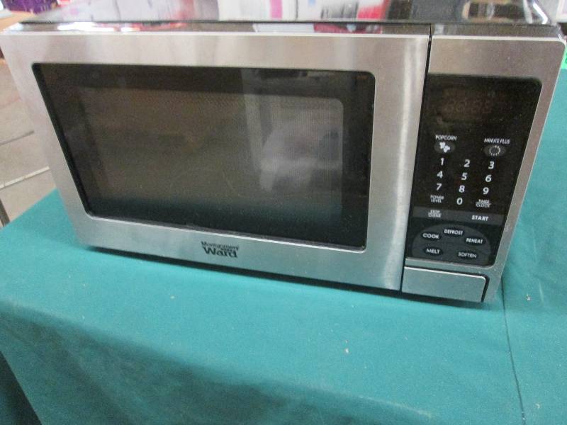 Montgomery Ward� 0.9 Cu. Ft. Micro...
