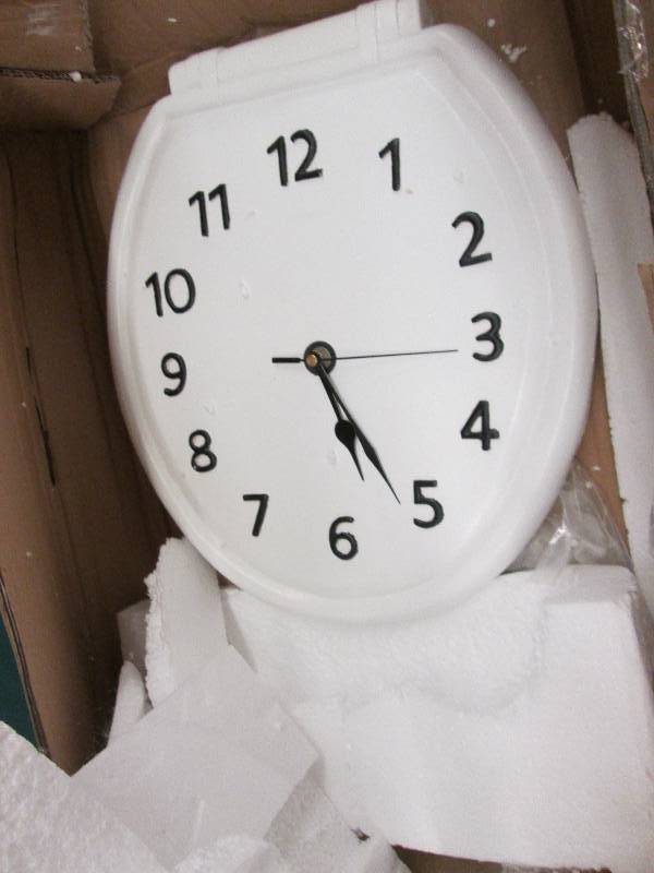 Toilet Seat Wall Clock open box, un...
