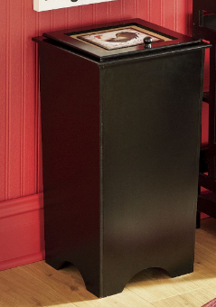 Rooster Trash Bin open box Retail $89.95 Youll be proud to add this accommodating kitchen essential