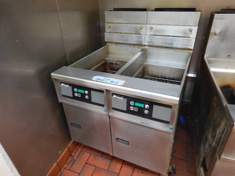 lot 15 image: Pitco Double Deep Fryer