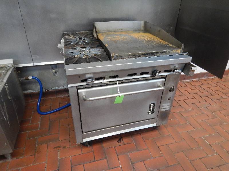 lot 22 image: Montague Heavy Duty Range
