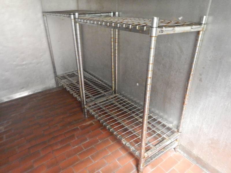 lot 26 image: 2 Metal Shelves