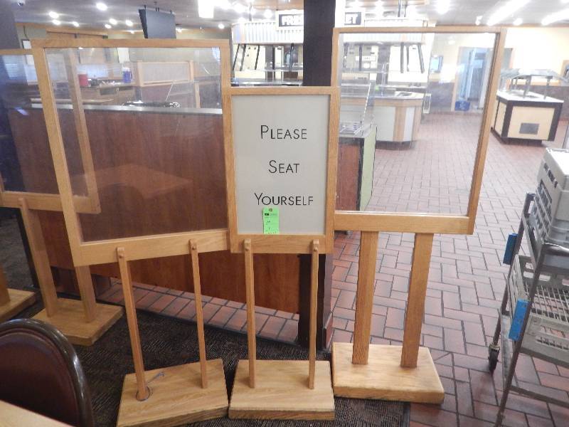 lot 61 image: Wooden Sign Holder