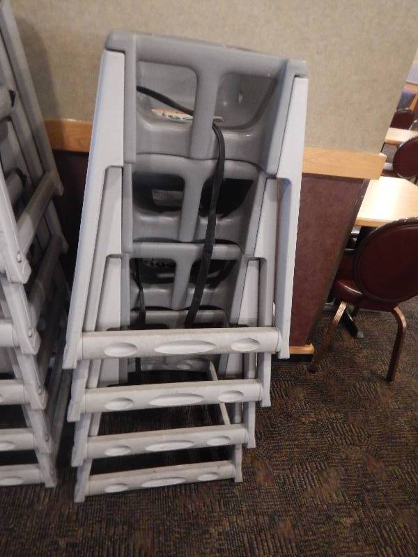 lot 63 image: 4 Restaurant Booster Seats