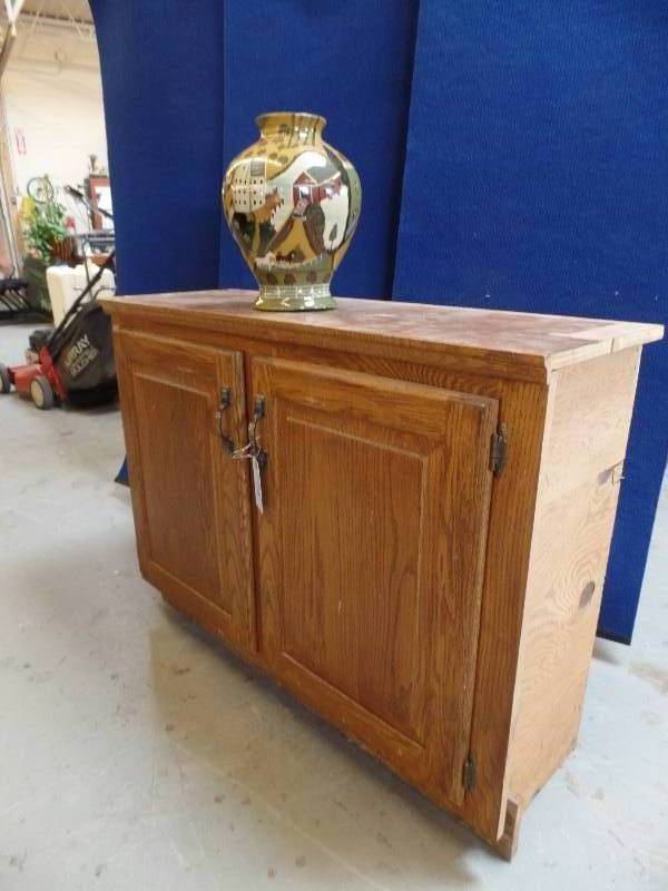 CupboardVase