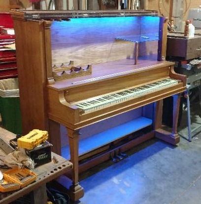 lot 40 image: Piano Bar