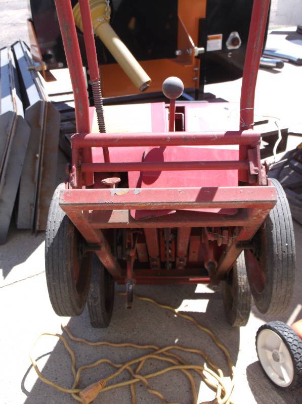 lot 48 image: Lawn Plugger