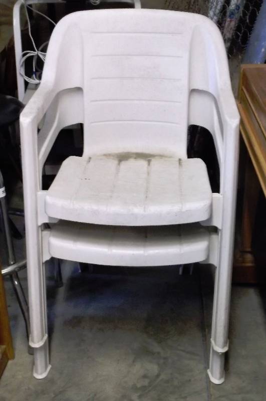 lot 45 image: Lawn Chairs And Tables