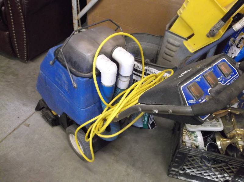 lot 19 image: Carpet Cleaner