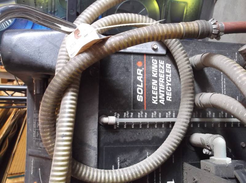 lot 99 image: Automotive Coolant Flusher