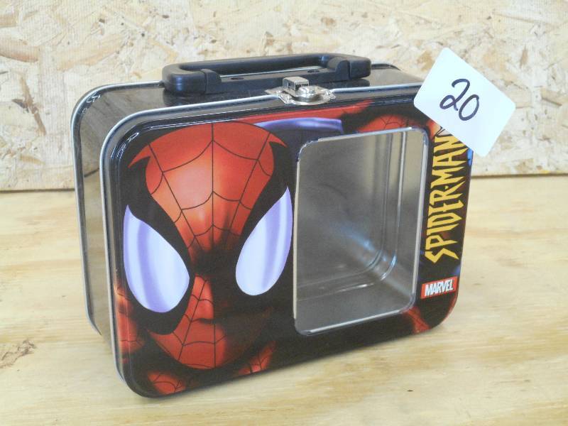 lot 20 image: Spider-Man 2002 Tin Lunchbox ...