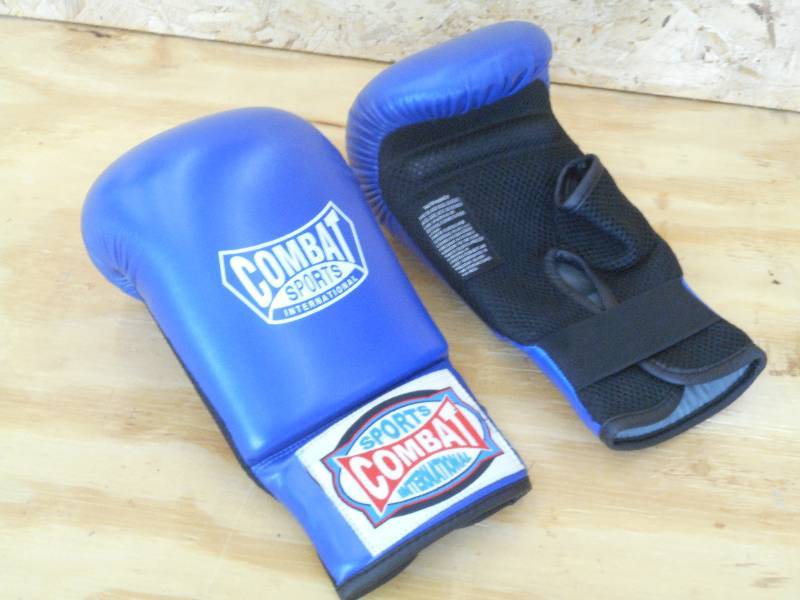 lot 78 image: Pair Of Combat Sports Size Large Tr...