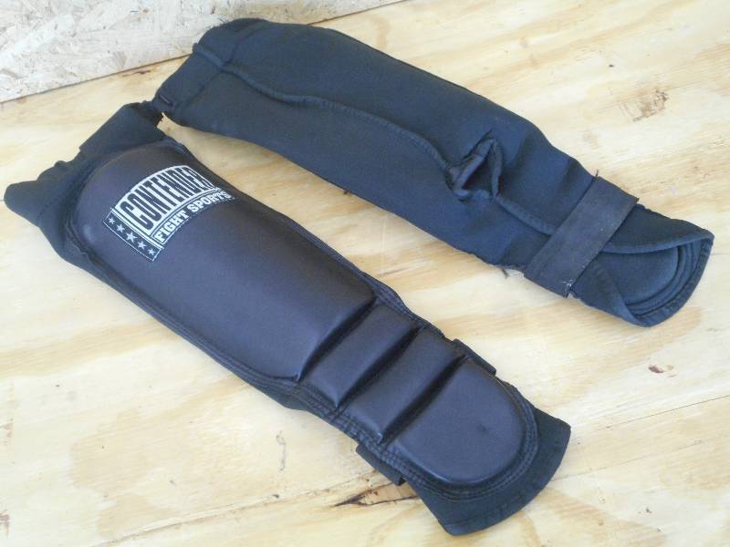 lot 80 image: Pair Of Contender Fighting Sports S...