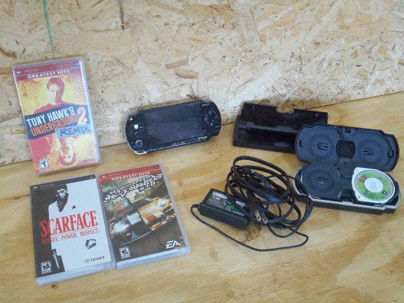 lot 81 image: Flat Of Sony PSP Set Complete With ...