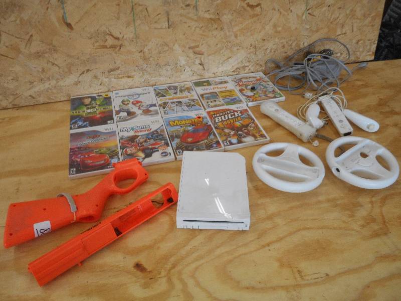 lot 86 image: Lot Of Nintendo Wii Gaming System W...