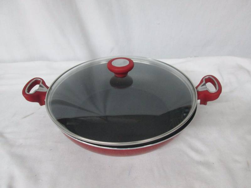 lot 72 image: Farberware 12.5 Covered Skillet with Side Handles