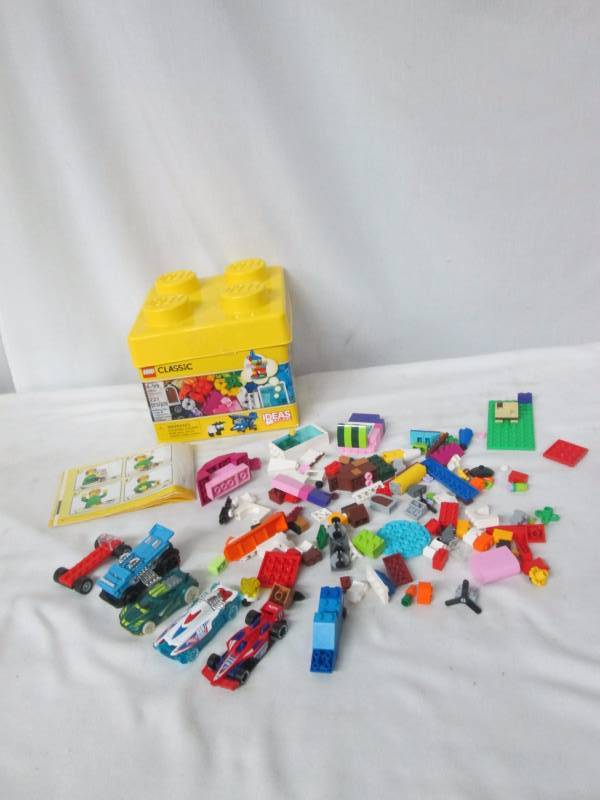 lot 76 image: LEGO 221-pc. Classic Creative Bricks Set