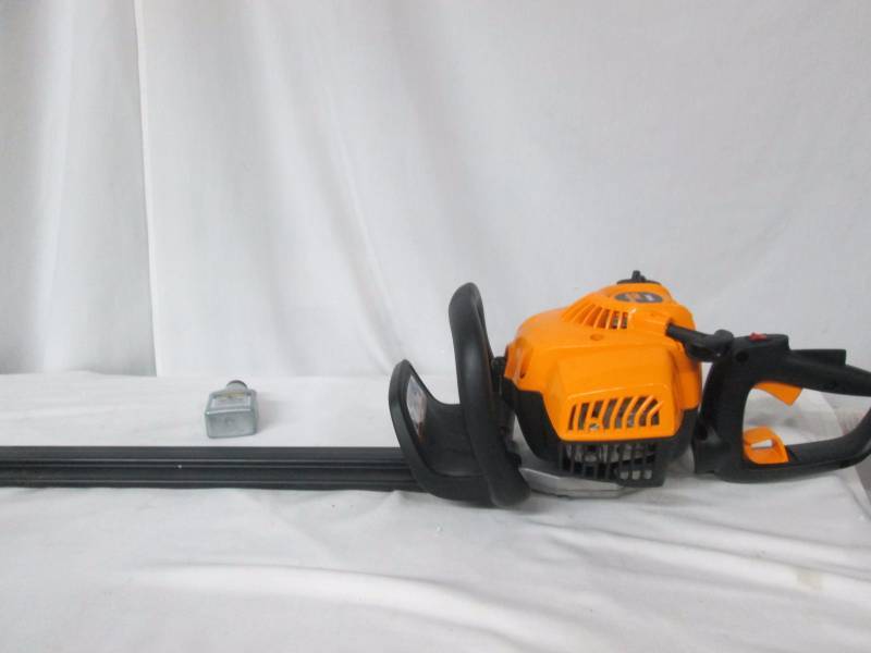 lot 7 image: Poulan Pro 22 Gas Hedge Trimmer