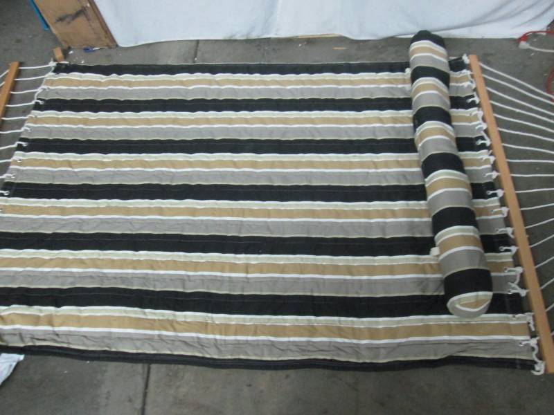 lot 31 image: Algoma Harvest Stripe Reversible Hammock