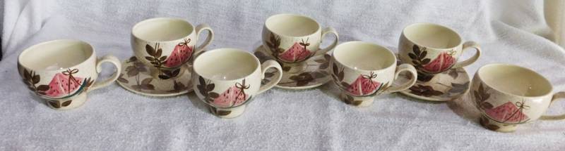 lot 40 image: 7 Red Wing cups and 3 saucers