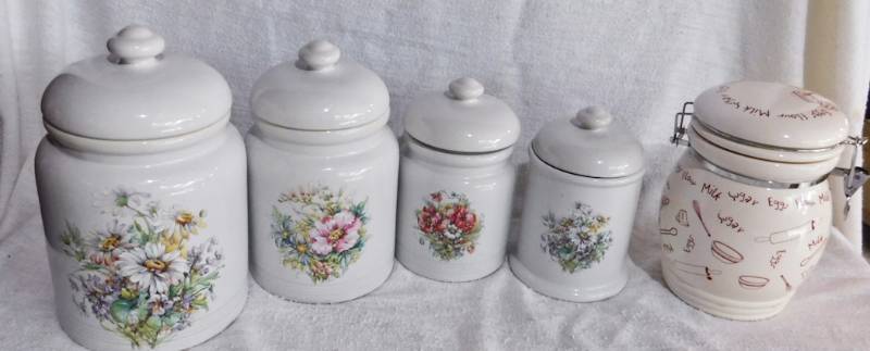 lot 41 image: BananAppeal Canister set