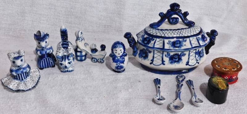 lot 45 image: Lot of Russian Dcor items see photos