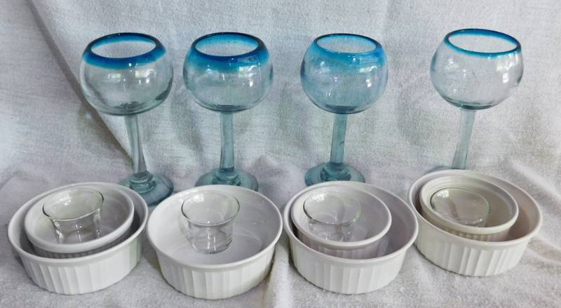 lot 48 image: 4 Mexican thick Margarita glasses and white ramekins