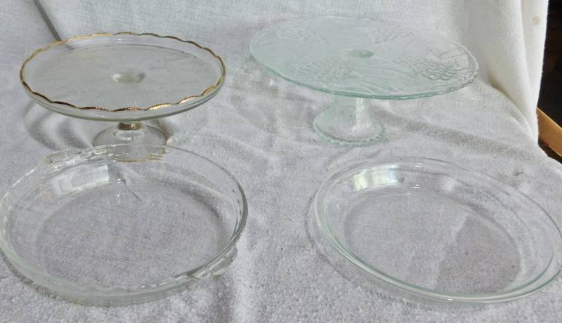 lot 50 image: 2 vintage pedestal cake plates 2 pyrex pie plates
