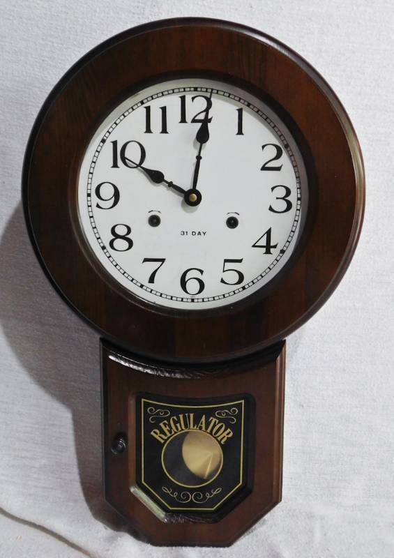 lot 51 image: Regulator 31 day key wind pendulum clock