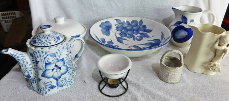 lot 64 image: group of blues and white dcor ceramics and china items