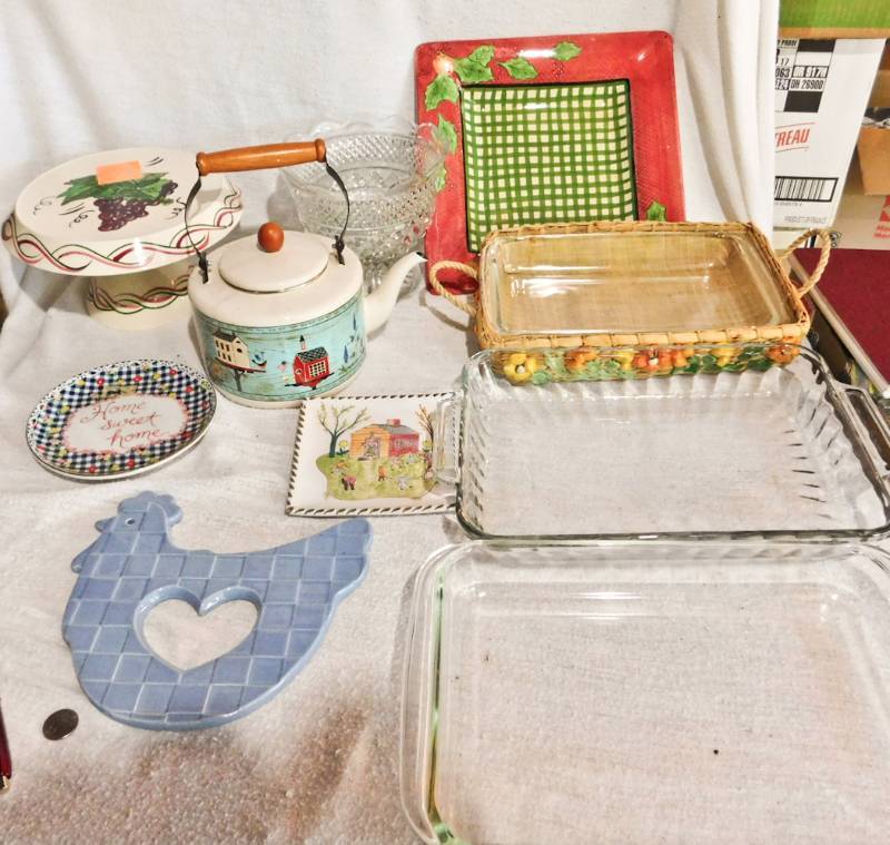 lot 72 image: vintage pedestal cake plate baking serving items