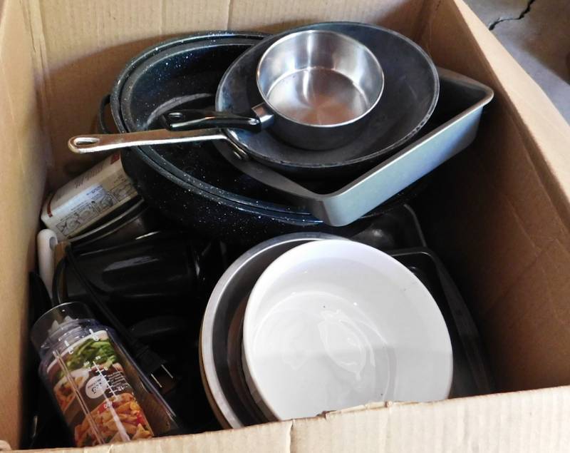 lot 81 image: very large lot of stovetop and bakeware