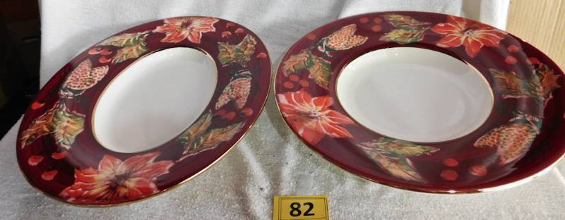 lot 82 image: Beautiful oval and round serving platters