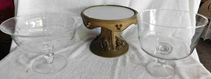 lot 83 image: 3 beautiful serving items 1 ornate pedestal cake plates 2 fruit bowls