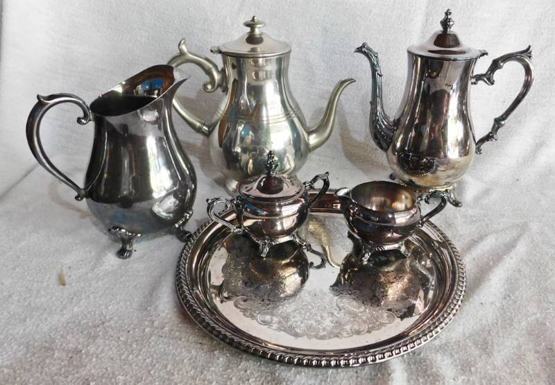 lot 84 image: 6 beautiful metal serving items 5 silverplate 1 pewter