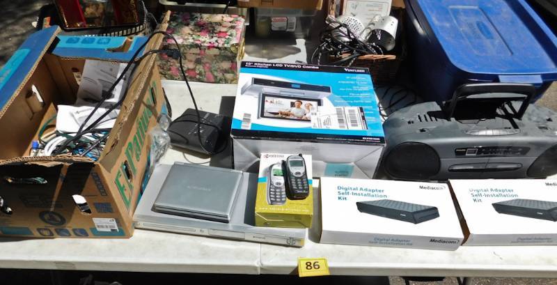 lot 86 image: very large electronics lot with many extra cords