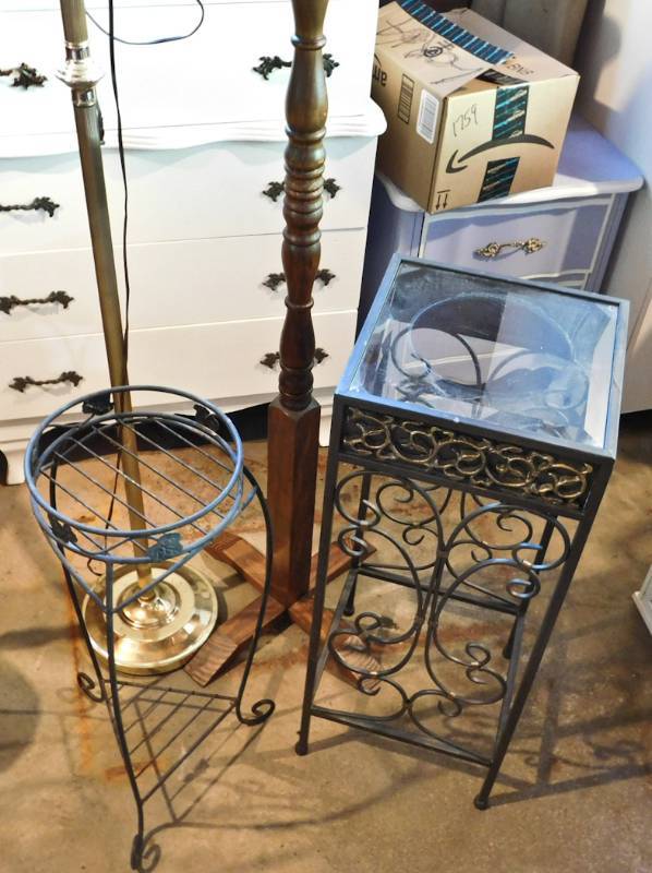 lot 100 image: 2 plant stands coat rack and a floor lamp dcor items