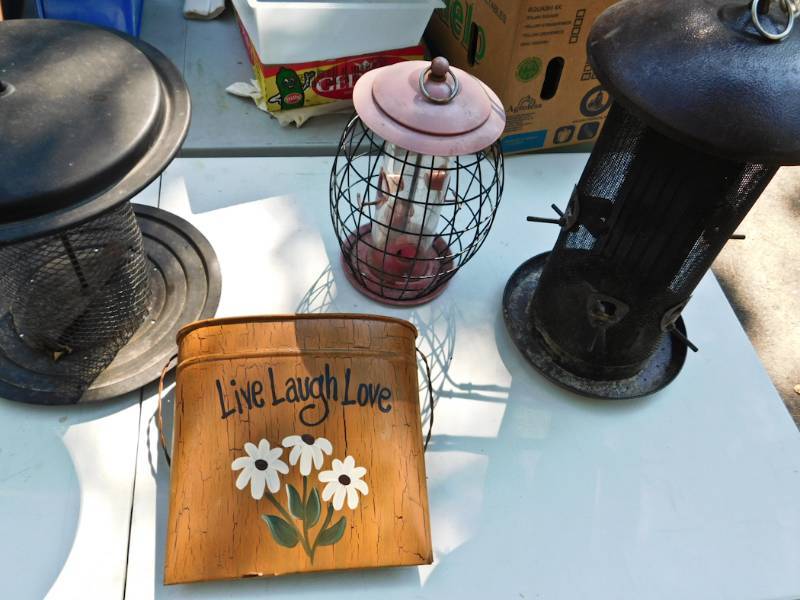 lot 111 image: nmetal bird feeder lot