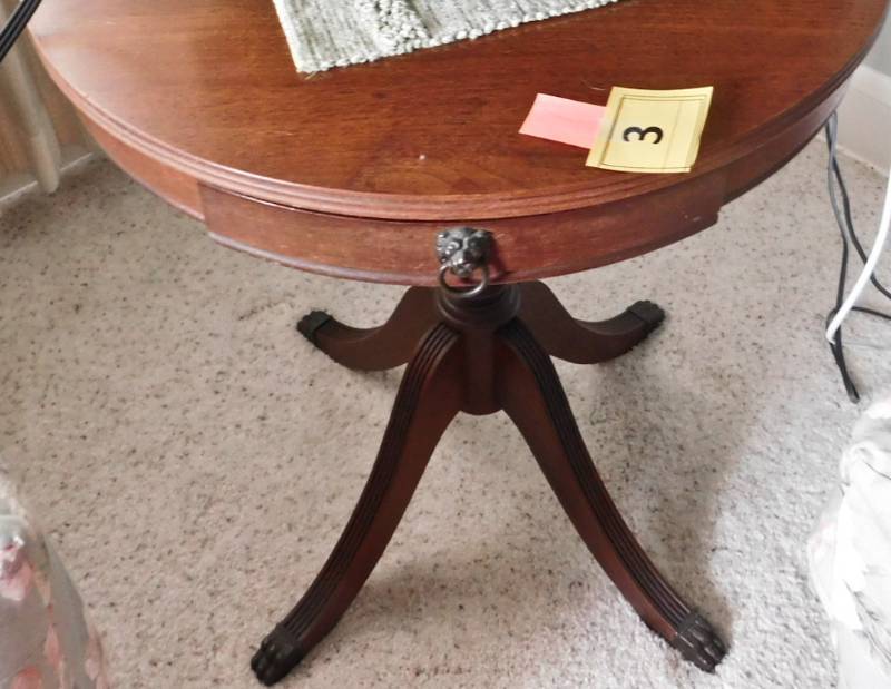 lot 3 image: vintage Duncan Phyfe style walnut drum table