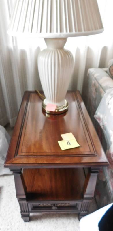 lot 4 image: vintage end table and decorative lamp