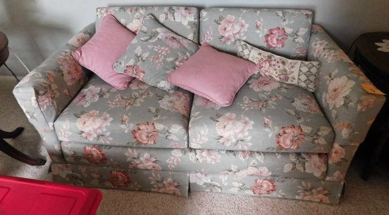 lot 5 image: floral loveseat for apartment or cabin
