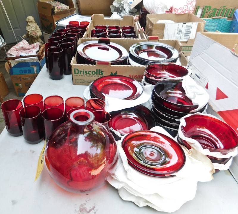 lot 30 image: Large set of deep red dishware