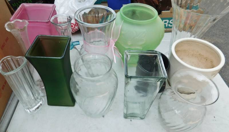 lot 113 image: large lot of vases and planters various colors