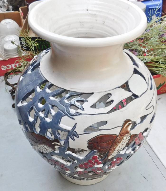 lot 116 image: large Asian inspired vase bird theme