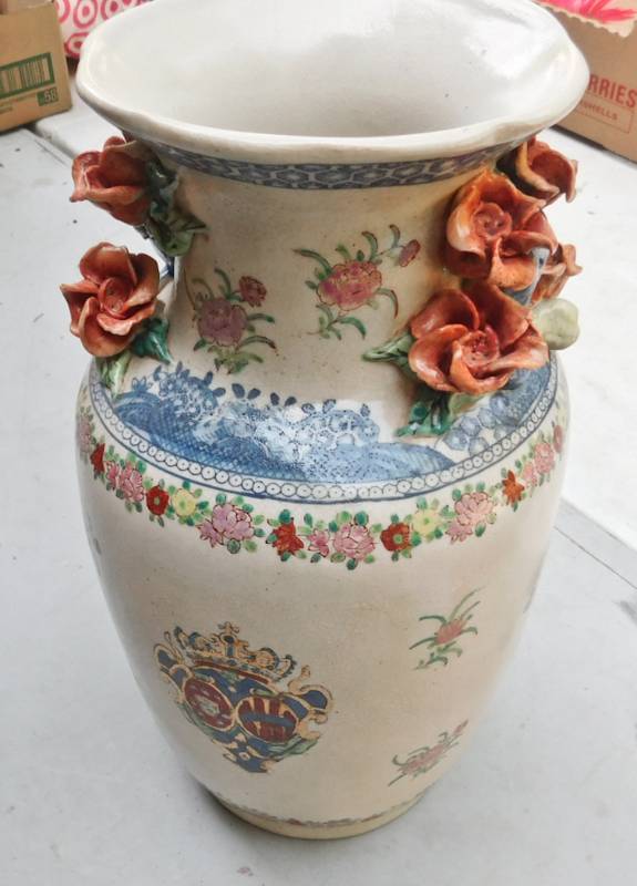 lot 117 image: medium sized decorative floral vase