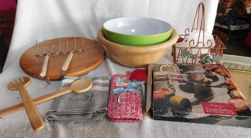 lot 169 image: kitchen lot wooden bowl utensils and more