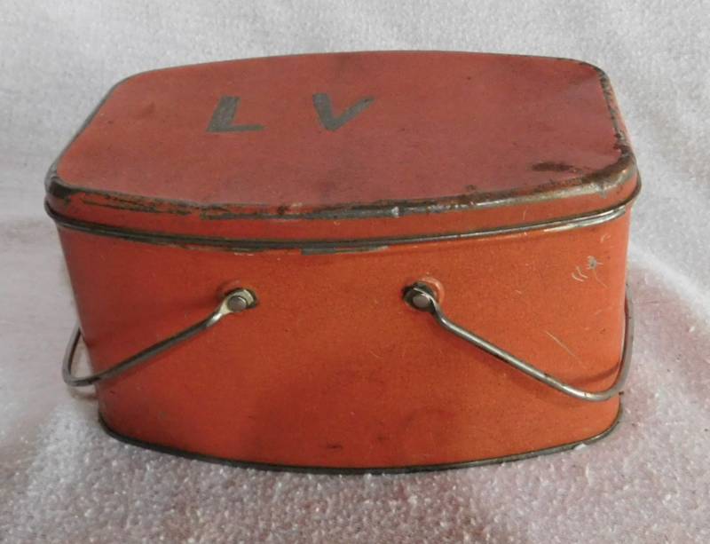 lot 177 image: Young girls school lunchbox filled with vintage beads