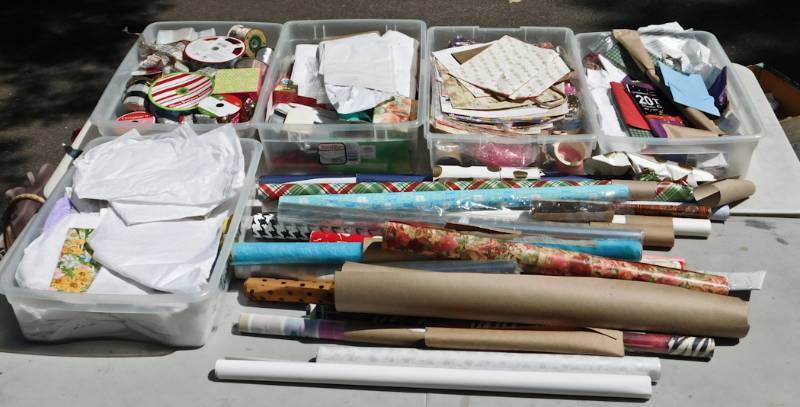 lot 139 image: large lot of wrapping paper and tissues