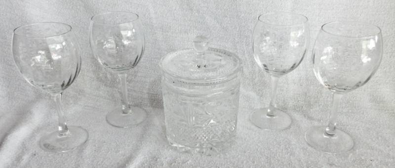 lot 141 image: 4 crystal wine glasses and a crystal container with lid